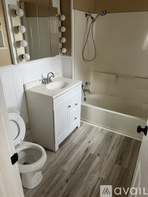 604 E Oak St 2 Beds Single Family Home for Rent - Photo Gallery 6