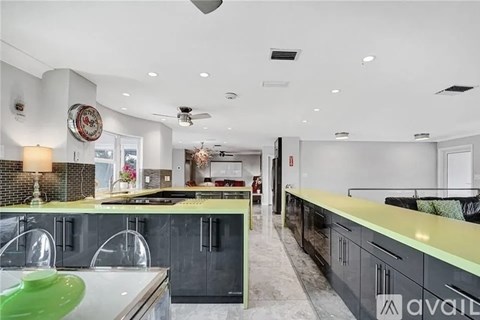 2830 Northeast 55th Street 3 Beds Single Family Home for Rent - Photo Gallery 12