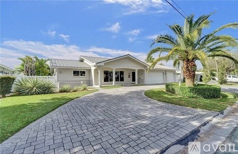 2830 Northeast 55th Street 3 Beds Single Family Home for Rent - Photo Gallery 14