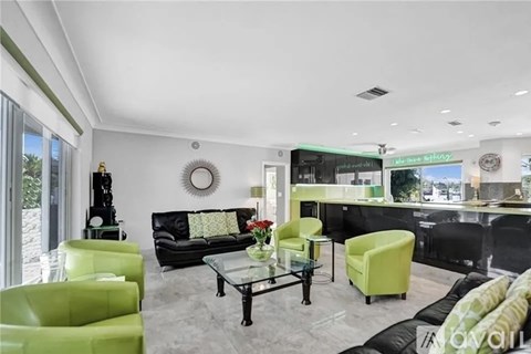 2830 Northeast 55th Street 3 Beds Single Family Home for Rent - Photo Gallery 3