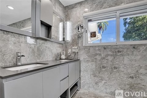 2830 Northeast 55th Street 3 Beds Single Family Home for Rent - Photo Gallery 24