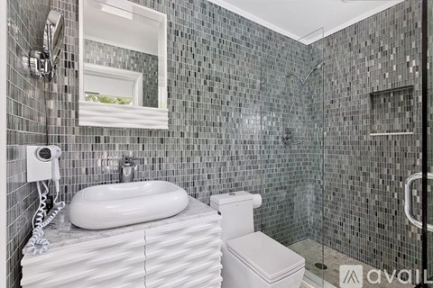 2830 Northeast 55th Street 3 Beds Single Family Home for Rent - Photo Gallery 27