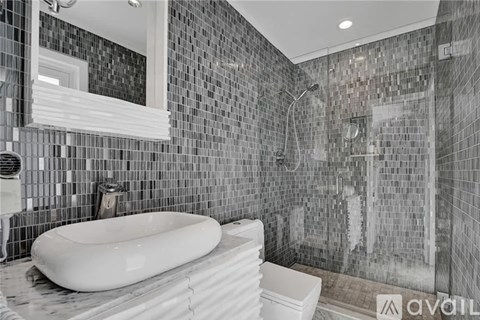 2830 Northeast 55th Street 3 Beds Single Family Home for Rent - Photo Gallery 35