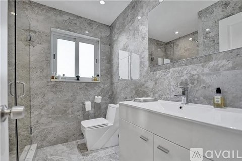 2830 Northeast 55th Street 3 Beds Single Family Home for Rent - Photo Gallery 5