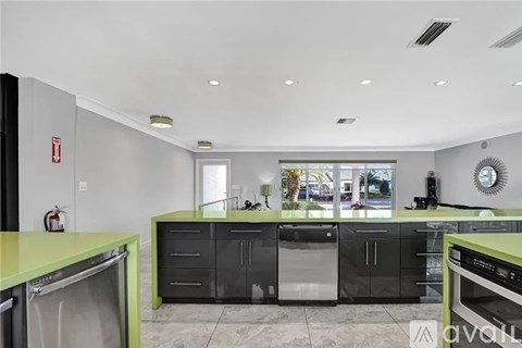 2830 Northeast 55th Street 3 Beds Single Family Home for Rent - Photo Gallery 71