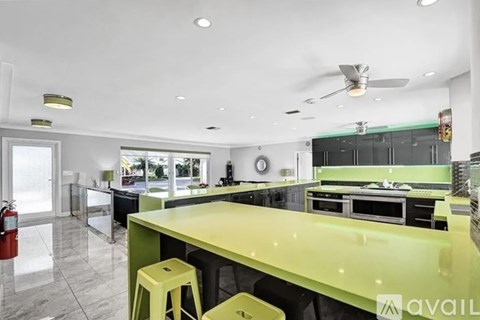 2830 Northeast 55th Street 3 Beds Single Family Home for Rent - Photo Gallery 78