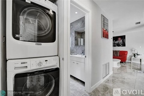 2830 Northeast 55th Street 3 Beds Single Family Home for Rent - Photo Gallery 83