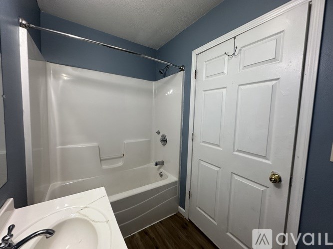 104 W Davis St 4 Beds Single Family Home for Rent - Photo Gallery 13