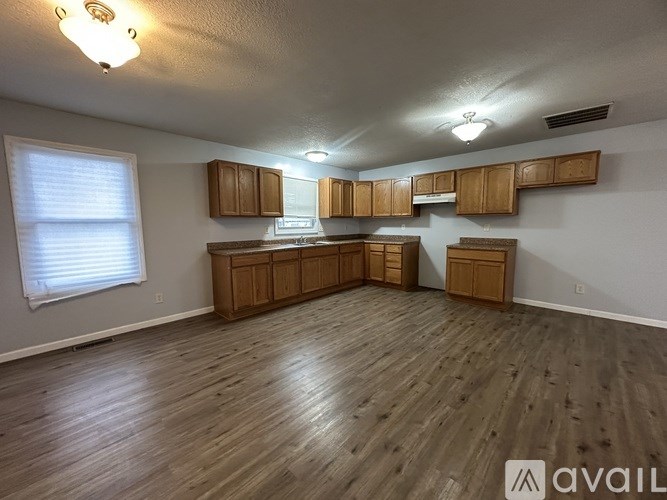 104 W Davis St 4 Beds Single Family Home for Rent - Photo Gallery 3