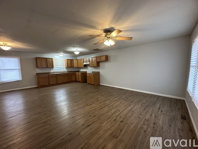 104 W Davis St 4 Beds Single Family Home for Rent - Photo Gallery 5