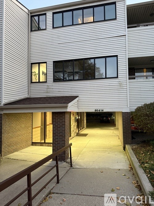 30414 Orchard Lake Rd 2 Beds Condo for Rent - Photo Gallery 2
