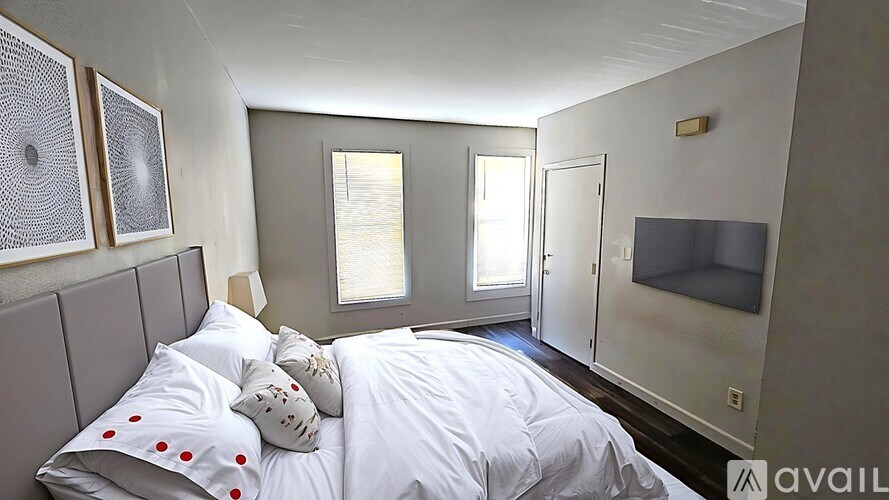 817 W 11th St Studio Apartment for Rent - Photo Gallery 11