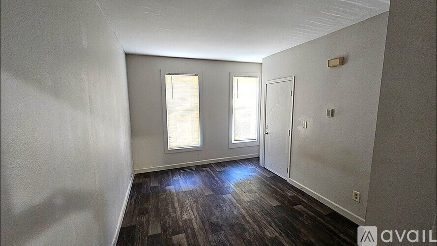 817 W 11th St Studio Apartment for Rent - Photo Gallery 12