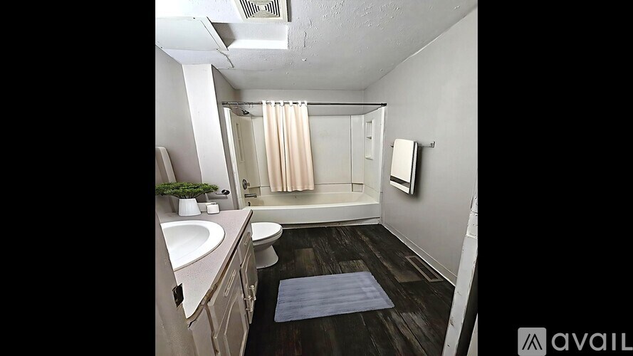 817 W 11th St Studio Apartment for Rent - Photo Gallery 15