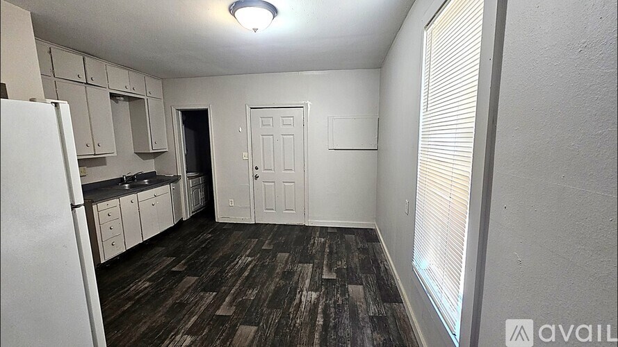 817 W 11th St Studio Apartment for Rent - Photo Gallery 8