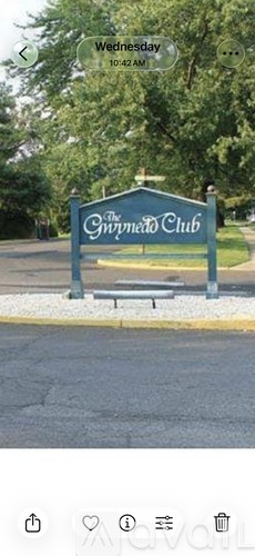 A sign for The Gymead Club is displayed.