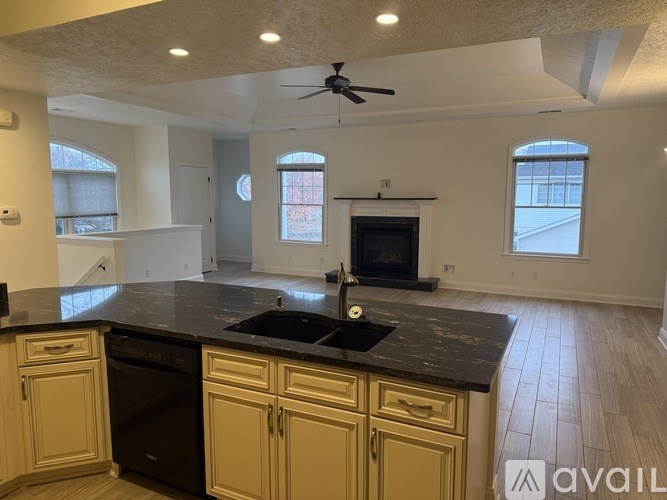 201 Adams Pointe Blvd 2 Beds Apartment for Rent - Photo Gallery 8