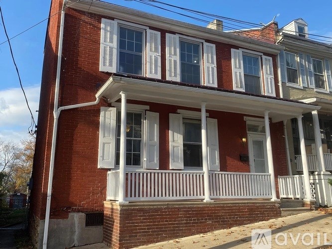 114 North Brown Street 3 Beds Single Family Home for Rent - Photo Gallery 2