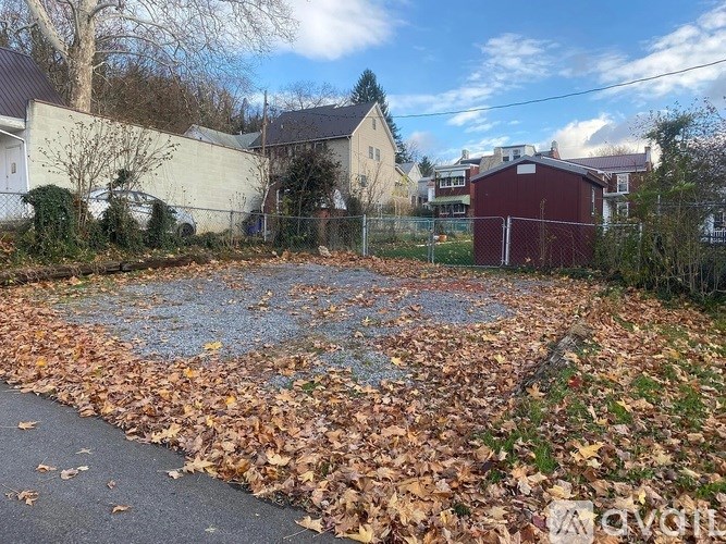 114 North Brown Street 3 Beds Single Family Home for Rent - Photo Gallery 11