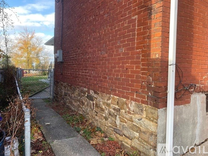 114 North Brown Street 3 Beds Single Family Home for Rent - Photo Gallery 5