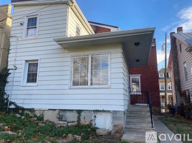 114 North Brown Street 3 Beds Single Family Home for Rent - Photo Gallery 8