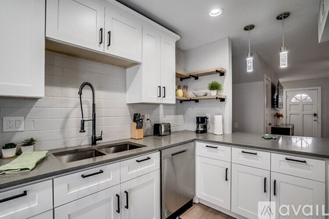 4848 North Woodmere Fairway 2 Beds Condo for Rent - Photo Gallery 7