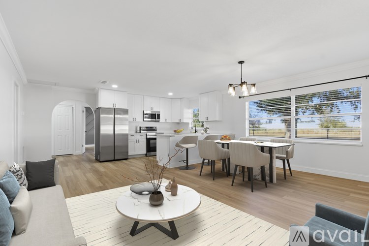 4420 W Carmen St 4 Beds Single Family Home for Rent - Photo Gallery 1