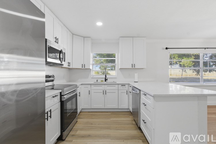 4420 W Carmen St 4 Beds Single Family Home for Rent - Photo Gallery 17