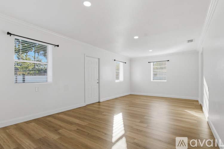 4420 W Carmen St 4 Beds Single Family Home for Rent - Photo Gallery 25