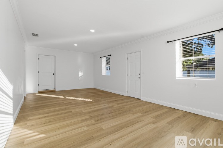 4420 W Carmen St 4 Beds Single Family Home for Rent - Photo Gallery 26