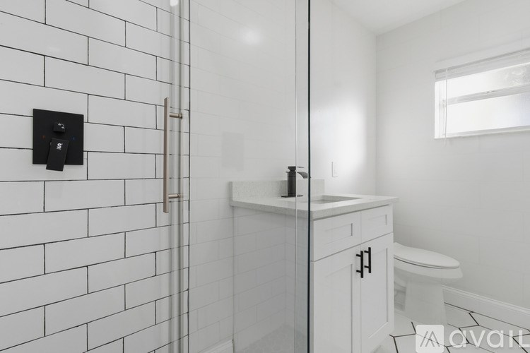 4420 W Carmen St 4 Beds Single Family Home for Rent - Photo Gallery 29