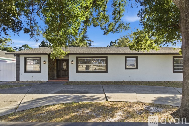 4420 W Carmen St 4 Beds Single Family Home for Rent - Photo Gallery 4