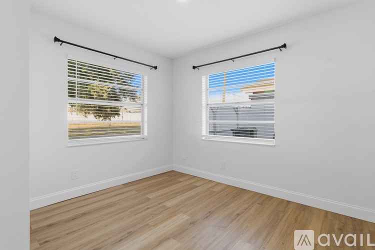 4420 W Carmen St 4 Beds Single Family Home for Rent - Photo Gallery 31