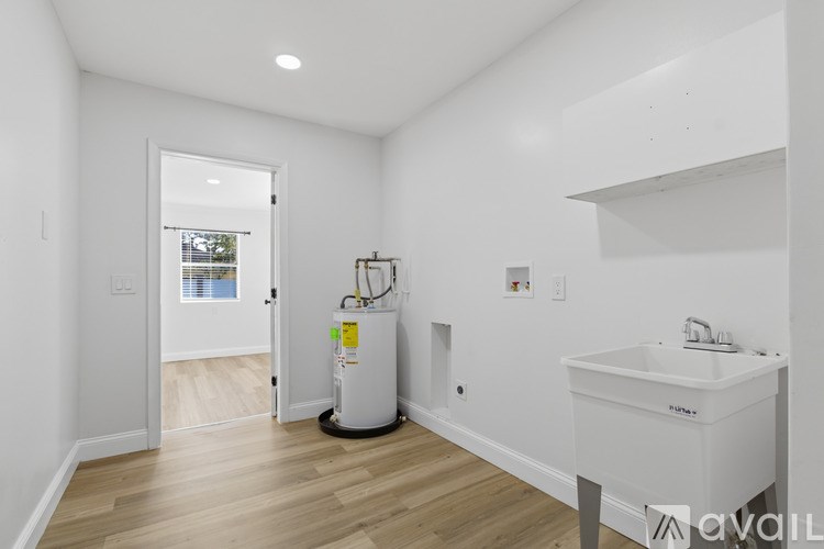 4420 W Carmen St 4 Beds Single Family Home for Rent - Photo Gallery 32