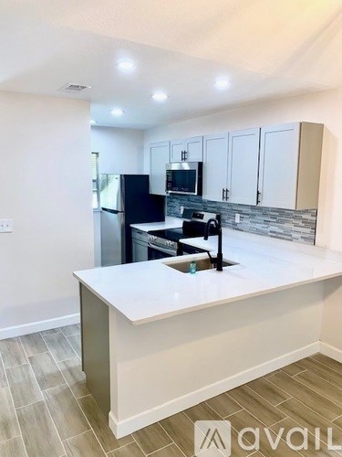 5340 Royal Palm Avenue 2 Beds Condo for Rent - Photo Gallery 2