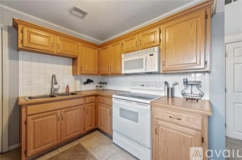 2101 Southwest Wall Street 1 Bed Apartment for Rent - Photo Gallery 5