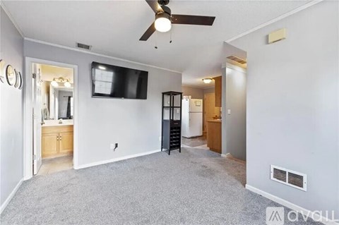 2101 Southwest Wall Street 1 Bed Apartment for Rent - Photo Gallery 7