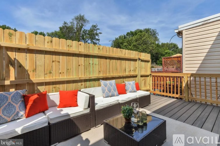 1948 3rd Street Northeast 2 Beds Single Family Home for Rent - Photo Gallery 4