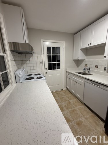 9809 Montauk Avenue 4 Beds Single Family Home for Rent - Photo Gallery 9