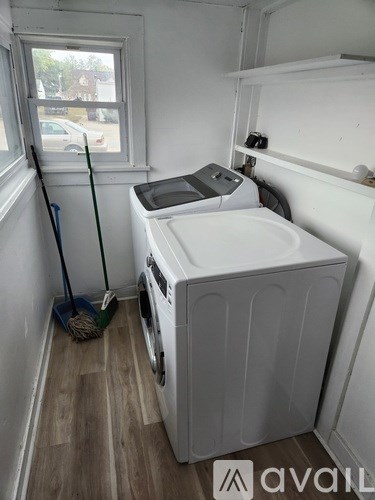 211 South Morgan Street 3 Beds Single Family Home for Rent - Photo Gallery 3