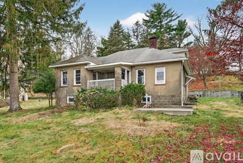 20 Evergreen Ln 2 Beds Apartment for Rent