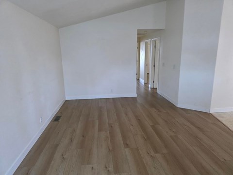 963 SE Miller St                      (1145) 3 Beds Apartment for Rent