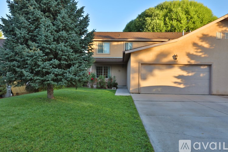 228 South Golden Drive 3 Beds Townhouse for Rent - Photo Gallery 1