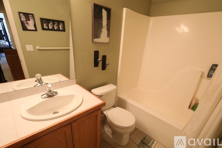 228 South Golden Drive 3 Beds Townhouse for Rent - Photo Gallery 11