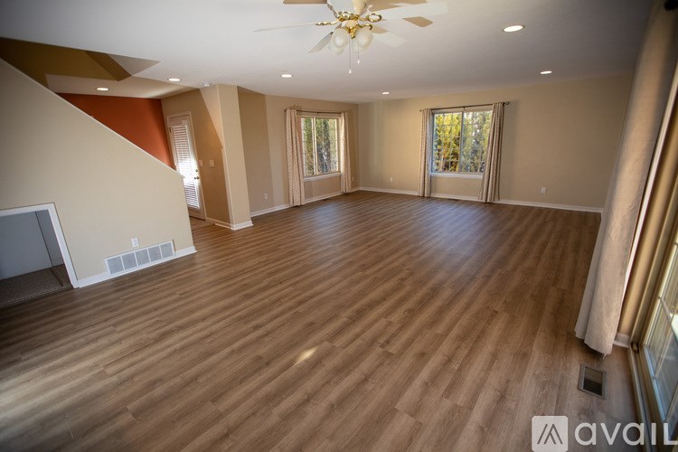 228 South Golden Drive 3 Beds Townhouse for Rent - Photo Gallery 6