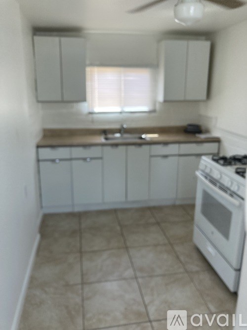 549 W Wickenburg Way 1 Bed Apartment for Rent - Photo Gallery 13