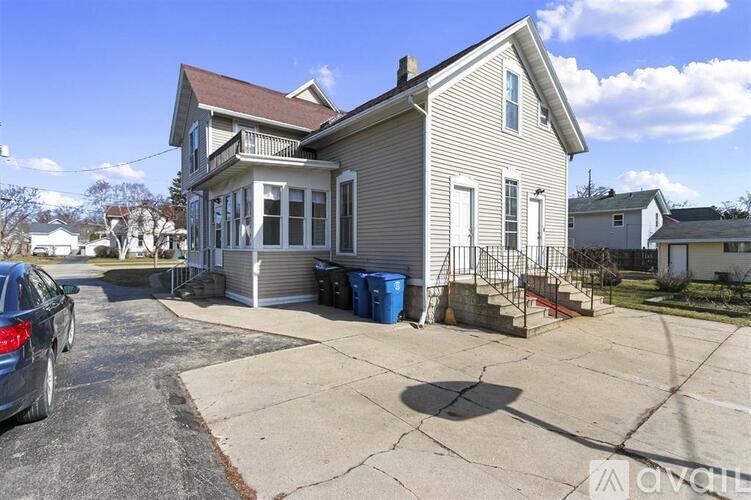 A house with a car parked in front of it.