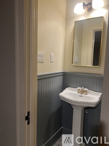 A bathroom with a sink and mirror.