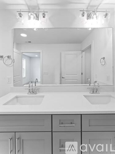 700 N Dupont Ave 3 Beds Apartment for Rent - Photo Gallery 17