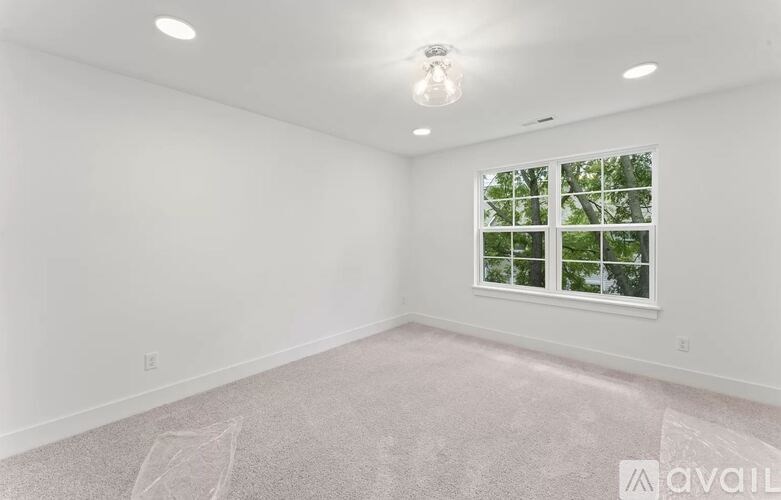 700 N Dupont Ave 3 Beds Apartment for Rent - Photo Gallery 5